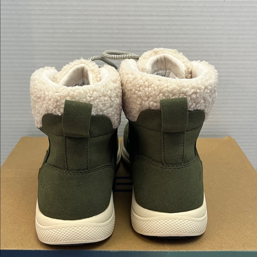 JBU freeze sneaker booties. Shearling. Velvety interior. Lace up. NIB. Size 9.5 - Picture 5 of 11